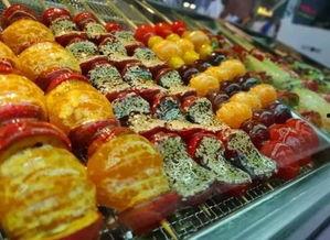 吃哈密瓜糖葫芦,哈密瓜糖葫芦的独特风味体验