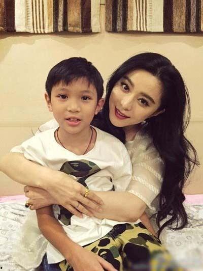 袁咏仪吃瓜儿子视频大全,儿子视频大全趣味横生