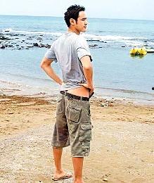 男明星裸泳无遮掩,男明星隐私边界再引热议